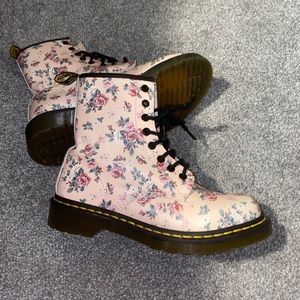 FLORAL DOC MARTENS